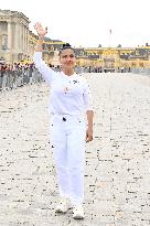 Paris 2024 - Salma Hayek Torch Relay