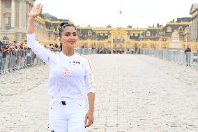 Paris 2024 - Salma Hayek Torch Relay