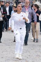 Paris 2024 - Salma Hayek Torch Relay