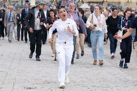 Paris 2024 - Salma Hayek Torch Relay