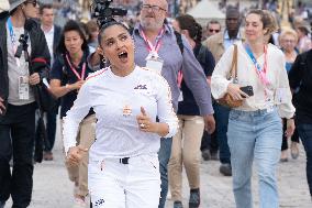 Paris 2024 - Salma Hayek Torch Relay