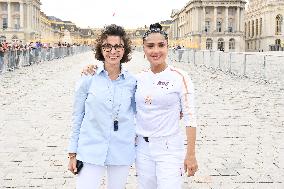 Paris 2024 - Salma Hayek Torch Relay