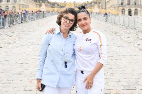 Paris 2024 - Salma Hayek Torch Relay