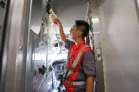 (HainanOutlook)CHINA-HAINAN-HAIKOU-MEILAN INT'L AIRPORT-MAINTENANCE CHECKUPS (CN)