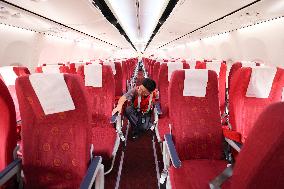 (HainanOutlook)CHINA-HAINAN-HAIKOU-MEILAN INT'L AIRPORT-MAINTENANCE CHECKUPS (CN)