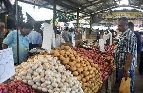 SRI LANKA-COLOMBO-DAILY LIFE-PETTAH MARKET