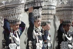 (SichuanMosaics)CHINA-SICHUAN-BUTUO-YI ETHNIC GROUP-TORCH FESTIVAL-COSTUMES (CN)