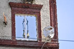 Rebuilding Zaporizhzhia apartment block hit by Russian missile