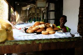 SUDAN-OMDURMAN-CHARITY BREAD PROJECT-DISTRIBUTION