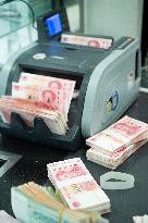 Banks Lower RMB Deposit Interest Rates