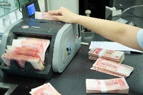 Banks Lower RMB Deposit Interest Rates