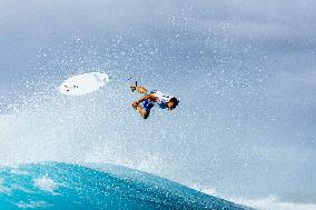 Paris 2024 - Surfing Training in Teahupo'o