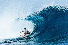 Paris 2024 - Surfing Training in Teahupo'o