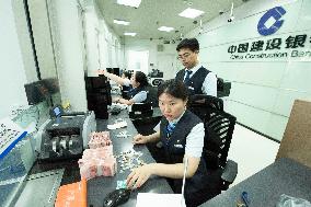 Banks Lower RMB Deposit Interest Rates