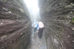 Mount Fanjing Tour in Tongren