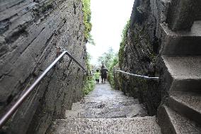 Mount Fanjing Tour in Tongren