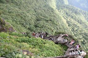 Mount Fanjing Tour in Tongren