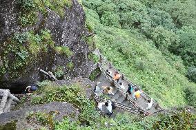 Mount Fanjing Tour in Tongren