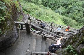 Mount Fanjing Tour in Tongren