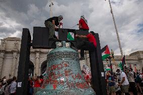 Pro-Palestinian Protest Over Netanyahu's Visit In USA