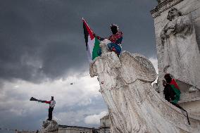 Pro-Palestinian Protest Over Netanyahu's Visit In USA