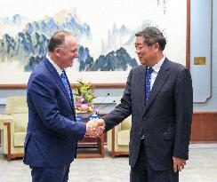 CHINA-BEIJING-HE LIFENG-FORMER NEW ZEALAND PM-MEETING (CN)