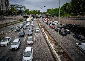 Reserved Olympic traffic lane on Peripherique - Paris