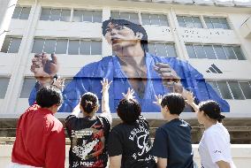 Huge artwork of judoka Hifumi Abe in Kobe