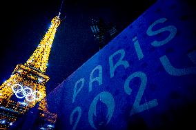 Paris 2024 - Olympic Rings On The Eiffel Tower - Paris