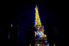Paris 2024 - Olympic Rings On The Eiffel Tower - Paris