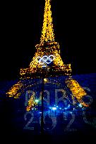 Paris 2024 - Olympic Rings On The Eiffel Tower - Paris