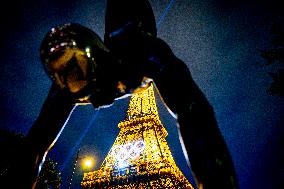 Paris 2024 - Olympic Rings On The Eiffel Tower - Paris