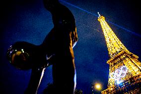 Paris 2024 - Olympic Rings On The Eiffel Tower - Paris