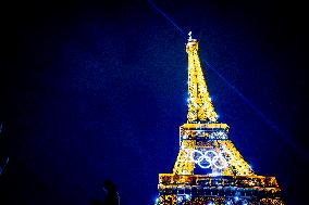 Paris 2024 - Olympic Rings On The Eiffel Tower - Paris