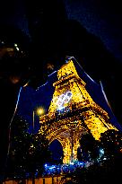 Paris 2024 - Olympic Rings On The Eiffel Tower - Paris