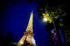 Paris 2024 - Olympic Rings On The Eiffel Tower - Paris