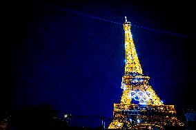 Paris 2024 - Olympic Rings On The Eiffel Tower - Paris