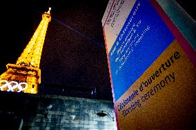 Paris 2024 - Olympic Rings On The Eiffel Tower - Paris
