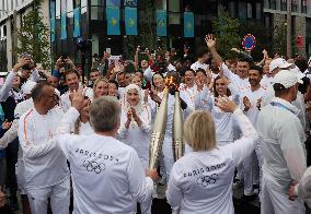 (PARIS2024)FRANCE-PARIS-OLYMPIC GAMES-TORCH RELAY