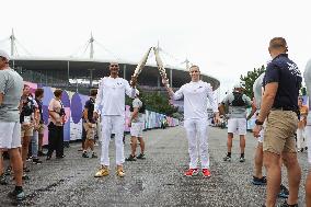 PARIS 2024 - Olympic Torch flame bearer Snoop Dog in Saint Denis - Bela