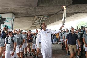 PARIS 2024 - Olympic Torch flame bearer Snoop Dog in Saint Denis - Bela