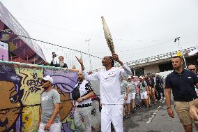 PARIS 2024 - Olympic Torch flame bearer Snoop Dog in Saint Denis - Bela