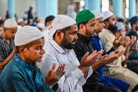 Bangladeshi Muslims Prayer