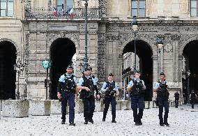 Paris 2024 - Police Patrol Near Louvres Museum