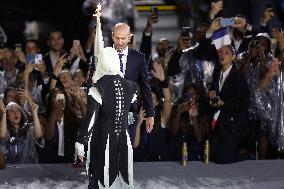 Paris 2024 - Zinedine Zidane And Rafael Nadal Carrie The Flame