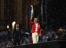 Paris 2024 - Zinedine Zidane And Rafael Nadal Carrie The Flame