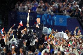 Paris 2024 - Zinedine Zidane And Rafael Nadal Carrie The Flame