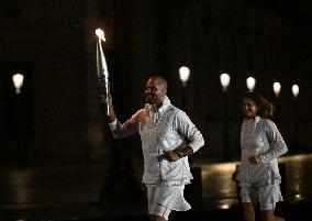 Paris 2024 - Torch Departing From Iena Bridge Towards Tuileries Gardens