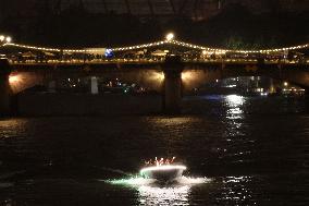 Paris 2024 - Torch Departing From Iena Bridge Towards Tuileries Gardens