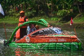 INDONESIA-JAKARTA-PLASTIC BOTTLES BOAT-PARADE